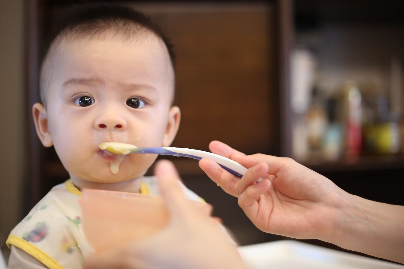 6 hacks every mum should know when introducing solids