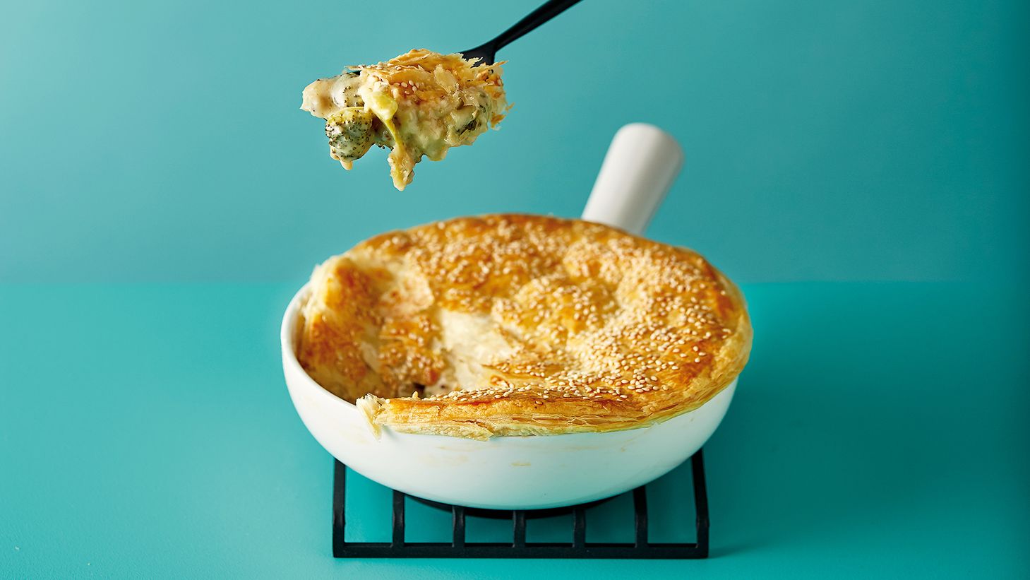 Broccoli and cheddar pot pie
