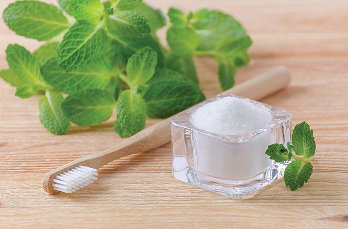 How to make natural toothpaste with baking soda