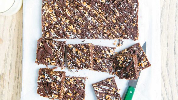 No-Bake Snickers Slice