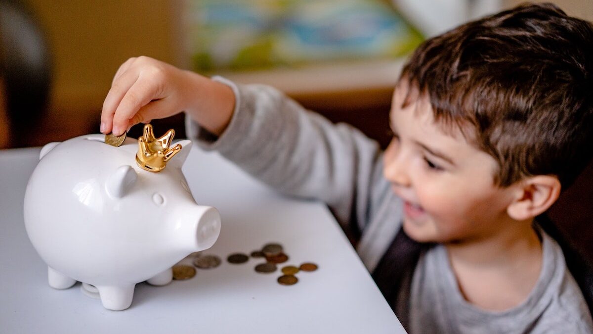 Teaching kids about money: 8 savvy ways