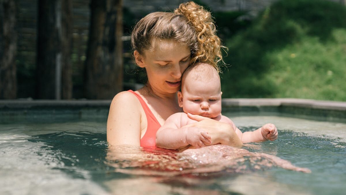 The best age for baby swimming lessons