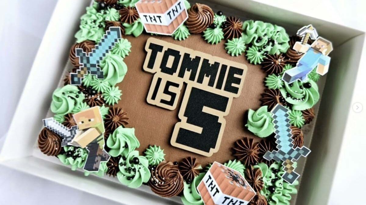 11 Minecraft cakes that kids will love